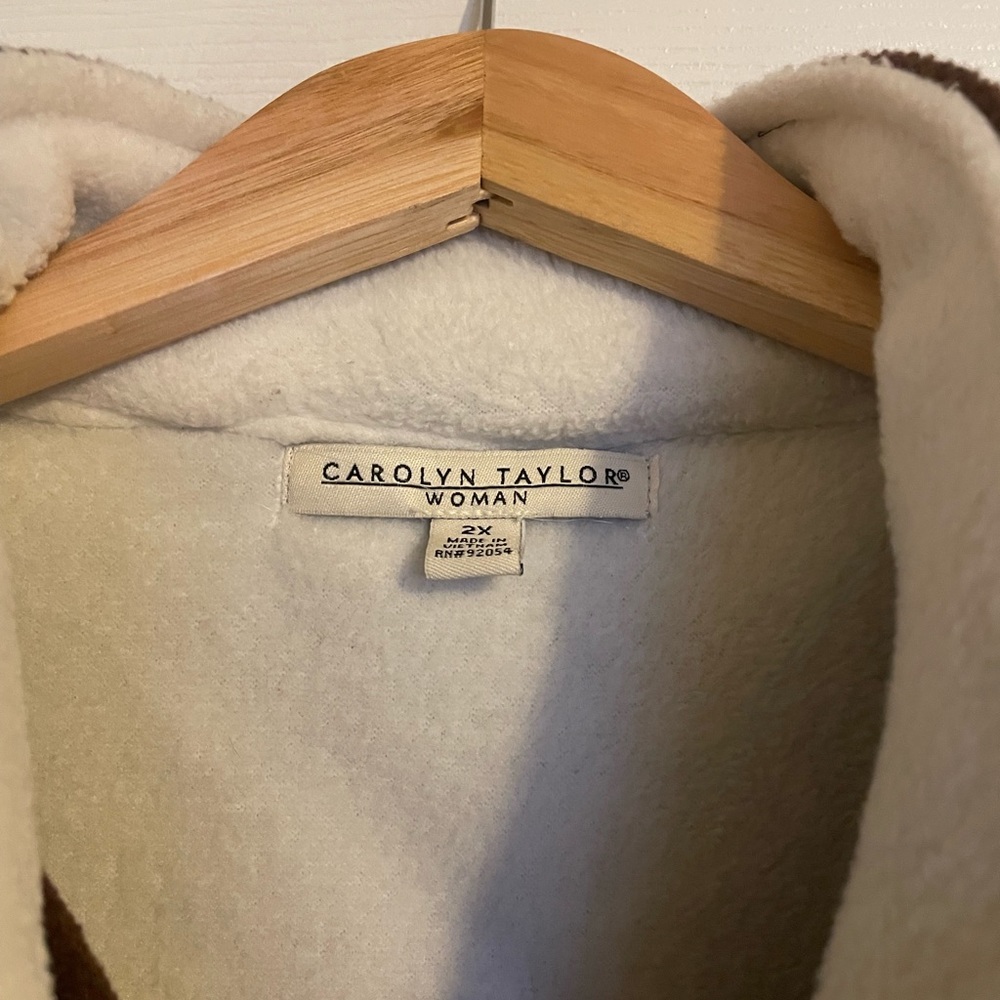 Brown and Cream Carolyn Taylor Fleece Vest 2X - Picture 3 of 3